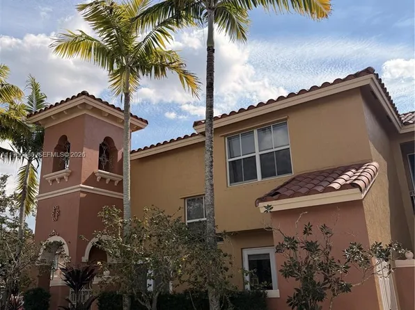 906 SW 143rd Ave, Pembroke Pines, FL 33027