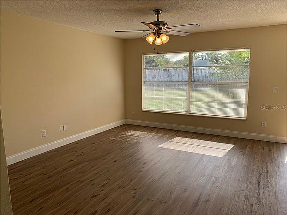 3rd image of 16 Elkwood Ct