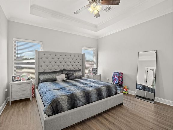 5th image of 301 Meadow Blvd
