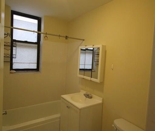 2nd image of 719 W Barry Ave #Xb3