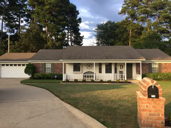 214 Woodmont St, Wake Village, TX 75501