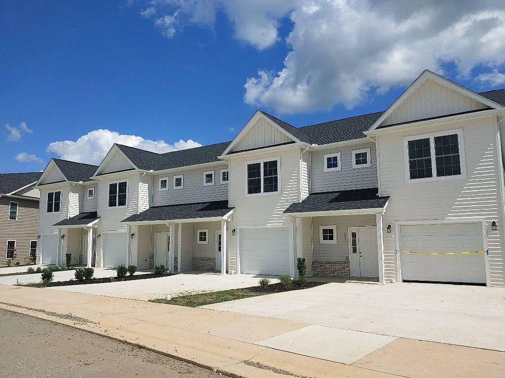 223 Louise Ln photo 1