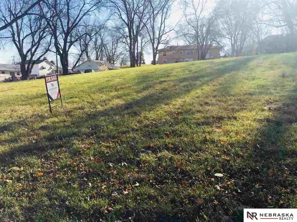 3615 Barretts Dr, Bellevue, NE 68147