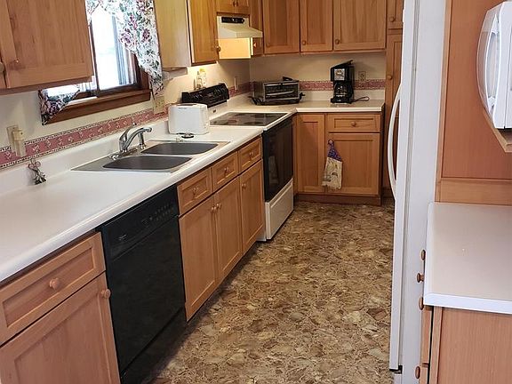4th image of 241 Oak Ln