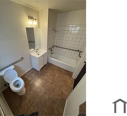 9004 S San Pedro St — Photo 14