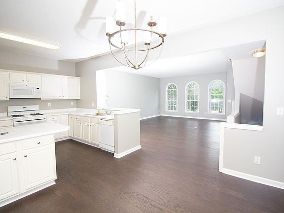 Main Level - Dining room/kitchen