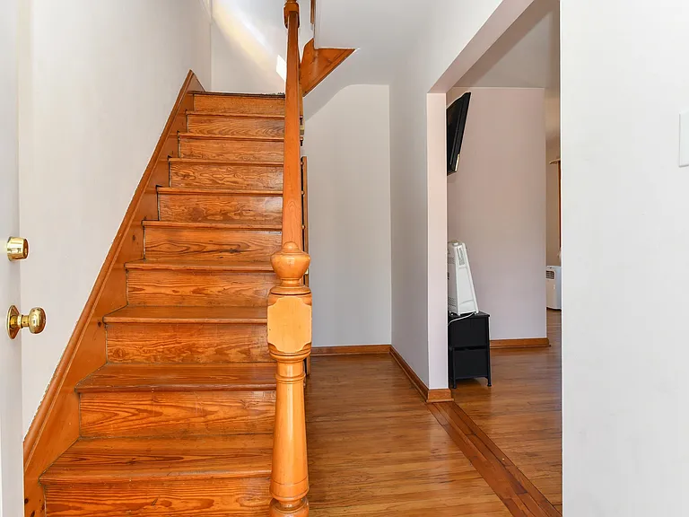 241 Maple St — Photo 7