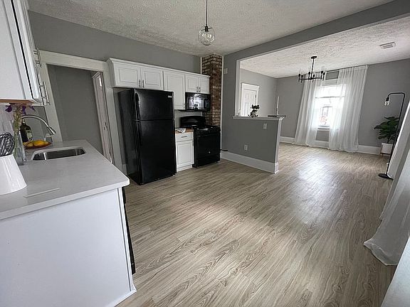 2nd image of 859 Jefferson Ave APT 4