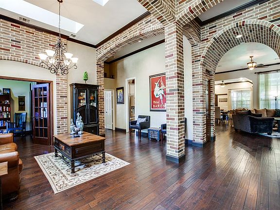 5th image of 4423 Cedar Elm Cir