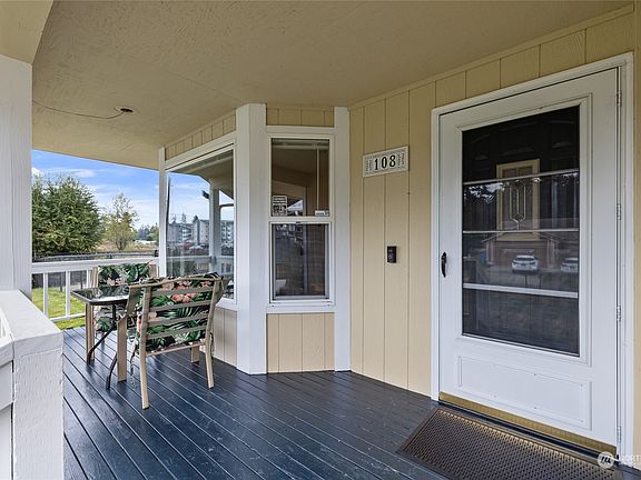3rd image of 108 199th Street E