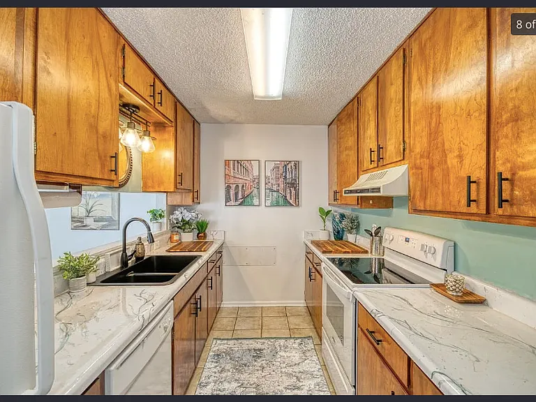 2350 Gregory Dr — Photo 11