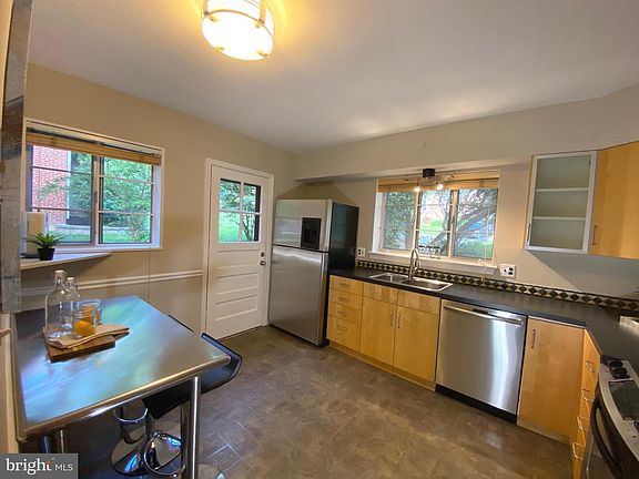 4th image of 3052 Shadeland Dr