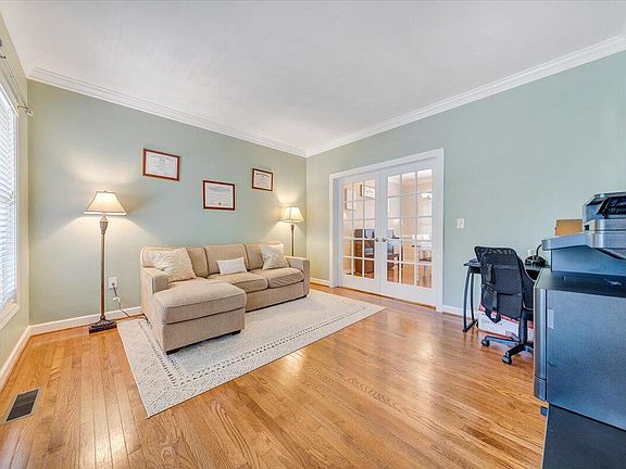 4th image of 2918 Phillips Brook Ln