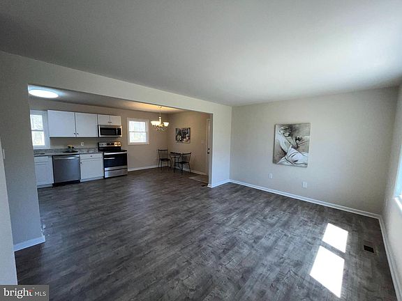 4th image of 902 Stonewall Ln