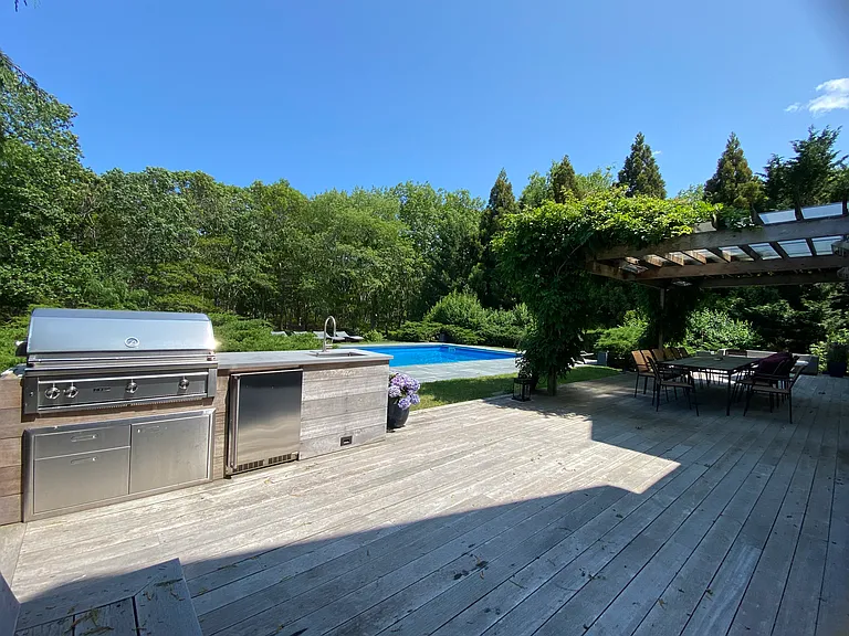 85 Edge Of Woods Rd — Photo 8