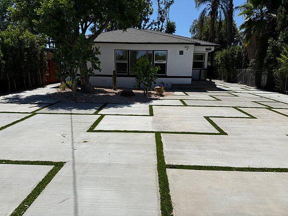 3rd image of 7725 Owensmouth Ave