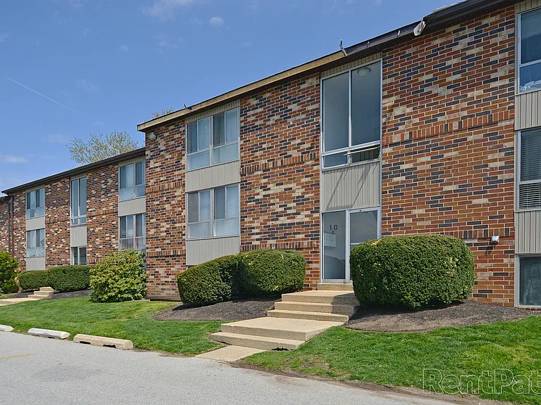 Cavalier Country Club Apartments — Photo 12