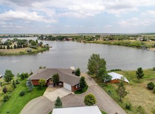 156 Blacktail Dr, Williston, ND 58801