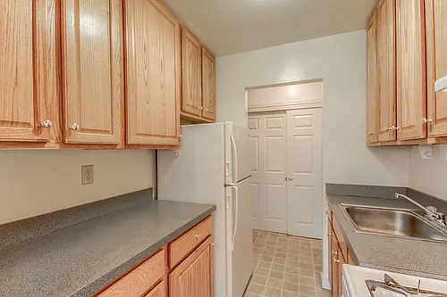 Lincoln Apartments Photo 1