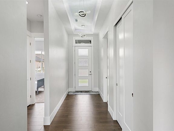 3rd image of 2481 Woods Dr