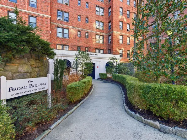 1 Broad Pkwy #3M, White Plains, NY 10601