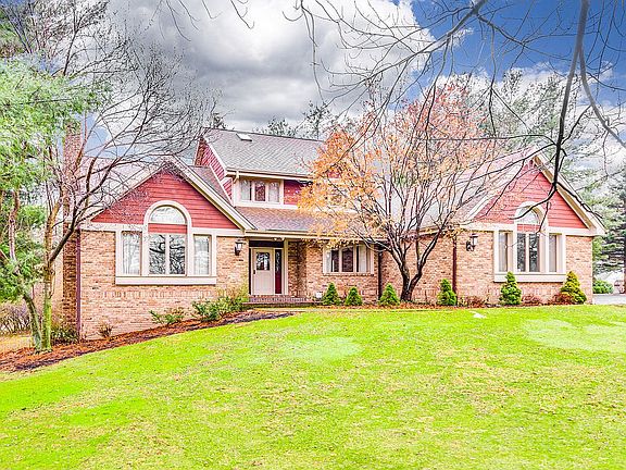 4 bed 3 full 2 half baths 