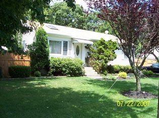 7 Arpage Dr W, Shirley, NY 11967