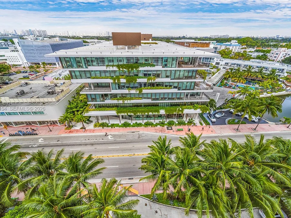 2301 Collins Ave #1030