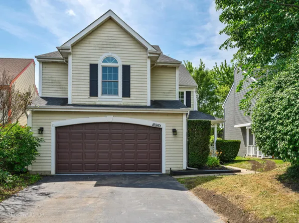 16961 W Serranda Dr, Libertyville, IL 60048