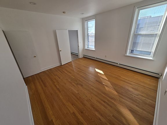 4th image of 400 Hackensack St APT 3R
