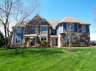 W338N8381 Prairie Hollow Dr, Oconomowoc, WI 53066