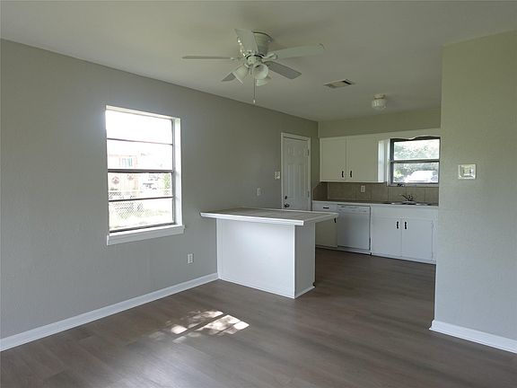 3rd image of 8033 Ritz St