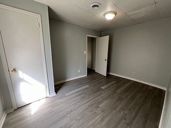 2nd image of 2449 Woodbine Ave APT 1