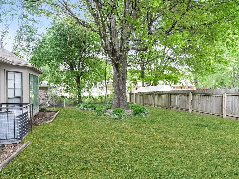6708 Henredon Dr — Photo 21