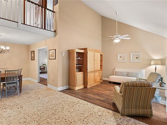 4th image of 27 Smithway Dr