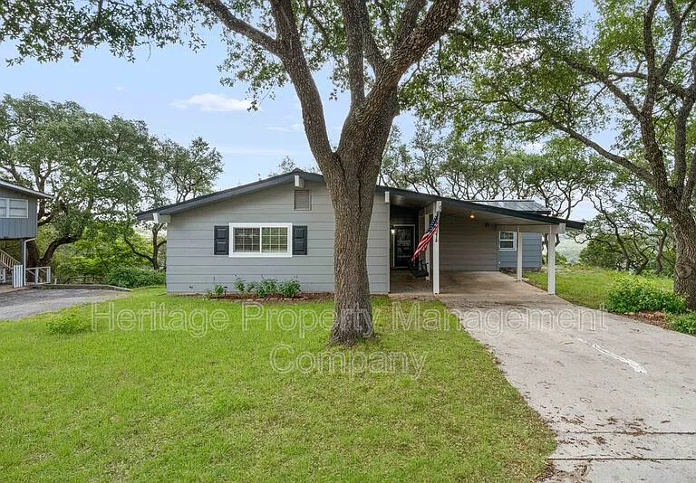 784 Hill Top Dr — Photo 1