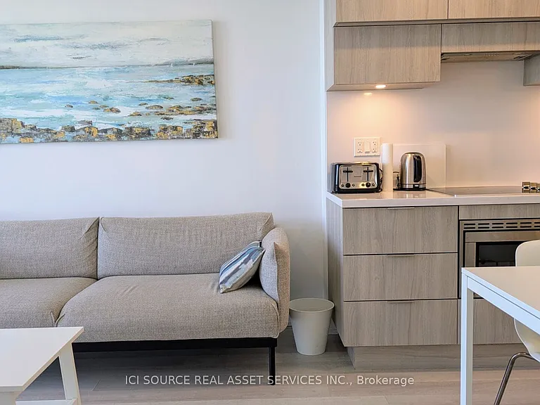 39 Roehampton Ave #3210 — Photo 5