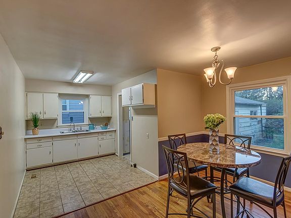 5th image of 422 Saint Anthony Dr