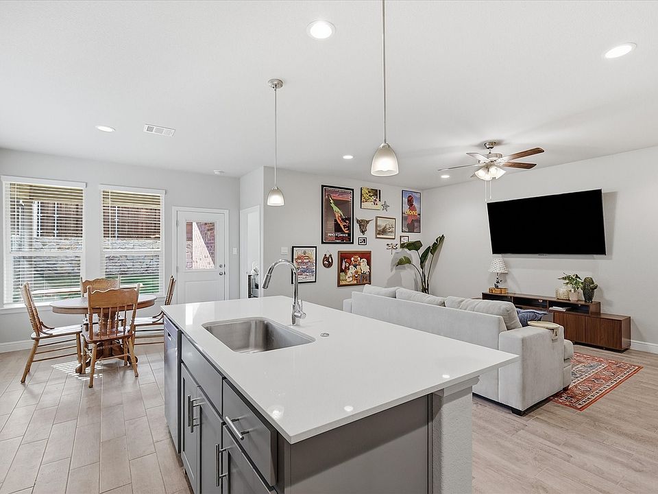 1st image of 141 Medina Ln