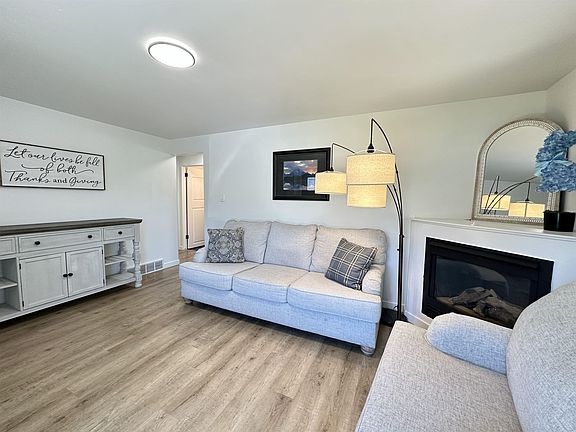 4th image of 307 E Joseph Ave