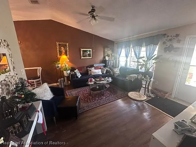 2 bed, 2.0 bath, 1101 sqft, $1,600 — Photo 3