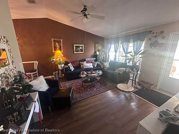 3rd image of 4315 Vantage Cir