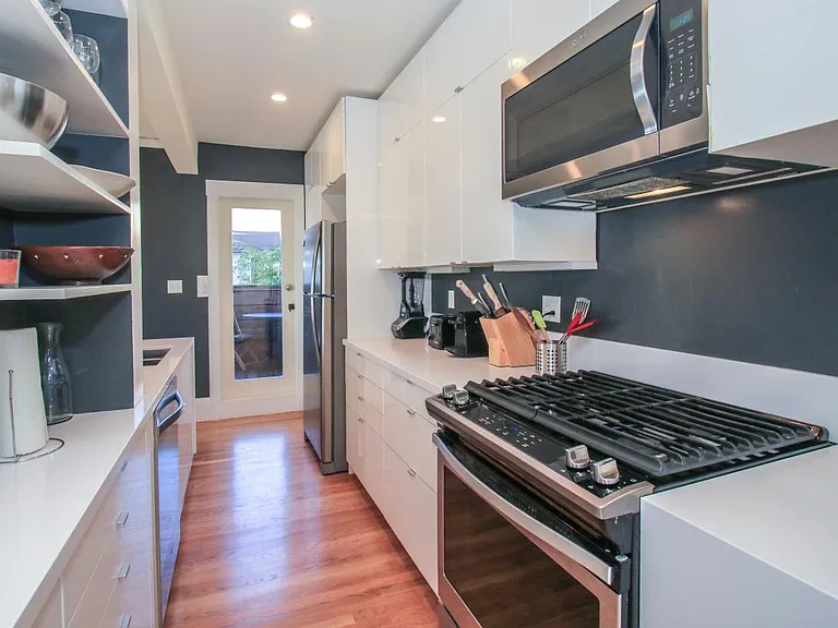 2403 Hillside Ave — Photo 13
