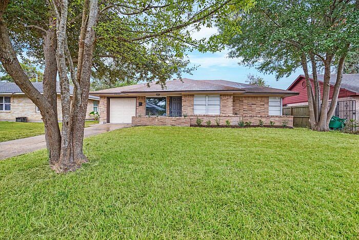 1st image of 10222 Bretton Dr E