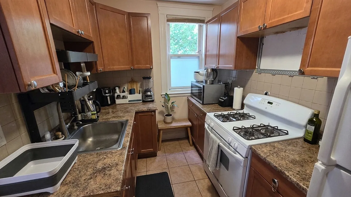 3 bed, 1000 sqft, $2,900 — Photo 3