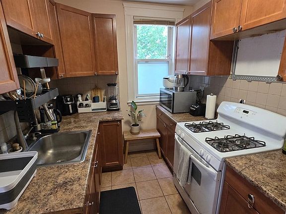 3rd image of 40 Lawrence St #1
