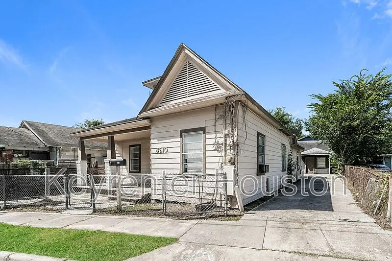 3 bed, 1.0 bath, 1504 sqft, $1,300 — Photo 3
