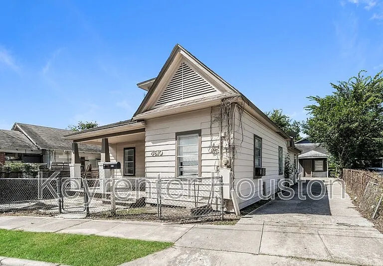4610 Schroeder St #1 — Photo 3