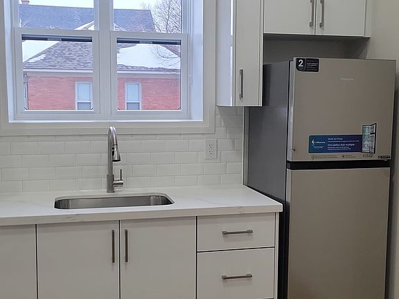 2nd image of 304 Albert St W #106