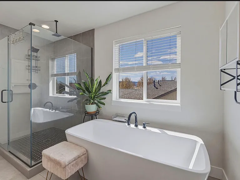 1008 NE Whistle Way — Photo 29